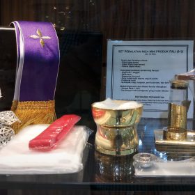 Perlengkapan Liturgi